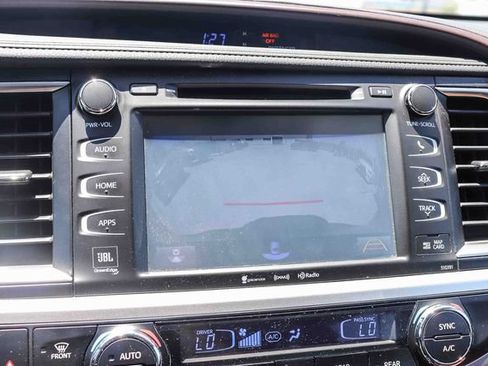 Used 2019 Toyota Highlander Limited Platinum w/ Carpet Mat Package (TMS) AWD/4WD image 22