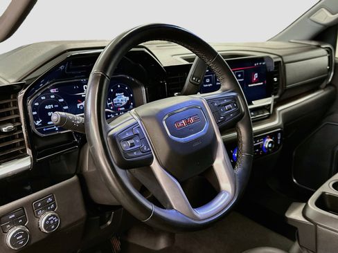 Used 2025 GMC Sierra 1500 SLT AWD/4WD image 18