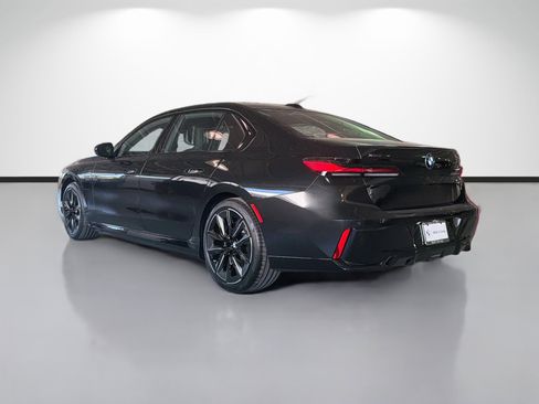 New 2026 BMW 750e xDrive image 8