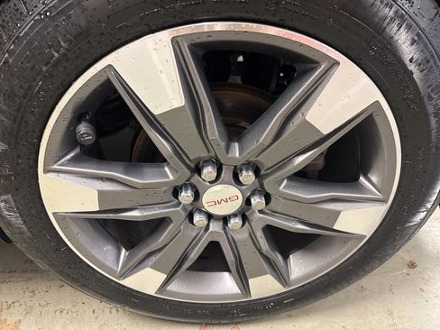 Used 2019 GMC Acadia SLT w/ LPO, Floor Liner Package AWD/4WD image 38