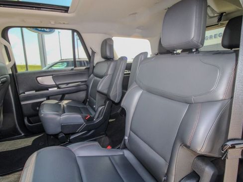 Used 2025 Ford Expedition Active AWD/4WD image 10