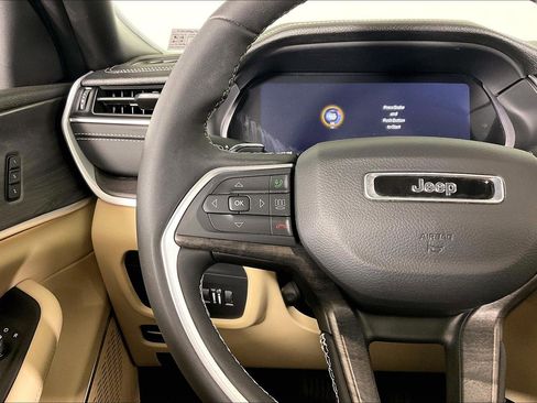 Used 2024 Jeep Grand Cherokee Limited w/ Luxury Tech Group II AWD/4WD image 18