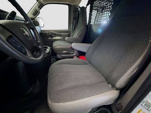 Used 2024 GMC Savana 2500 w/ Driver Convenience Package image 10