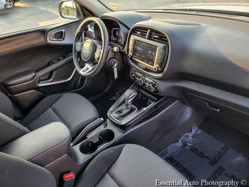 Used 2025 Kia Soul LX w/ LX Technology Package FWD image 29