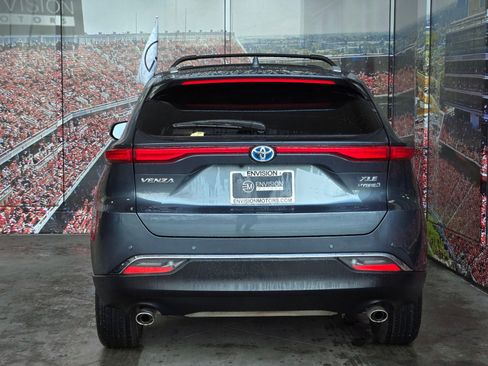 Certified 2021 Toyota Venza XLE image 6