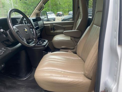 Used 2020 Chevrolet Express 2500 w/ Driver Convenience Package RWD image 6