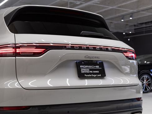 Certified 2023 Porsche Cayenne AWD/4WD image 32
