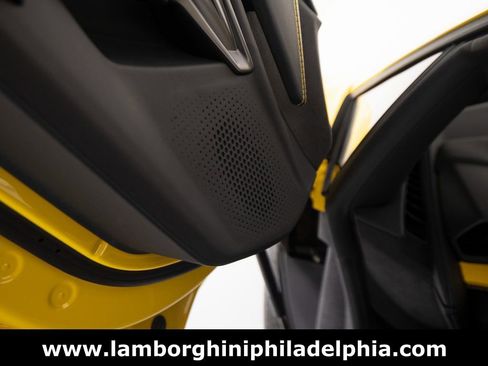 Used 2024 Lamborghini Revuelto image 17