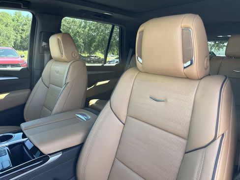 Certified 2025 Cadillac Escalade Premium Luxury w/ Touring Package AWD/4WD image 21
