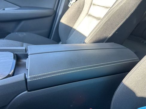 Certified 2025 Nissan Rogue SV image 39