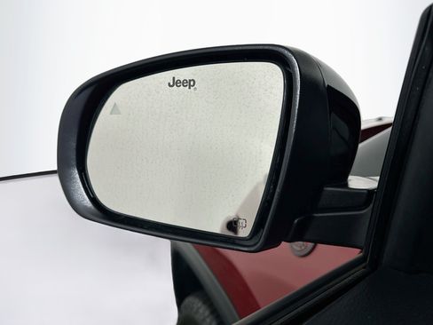 Used 2025 Jeep Compass Trailhawk AWD/4WD image 16