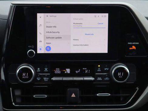 Used 2023 Toyota Highlander L image 15