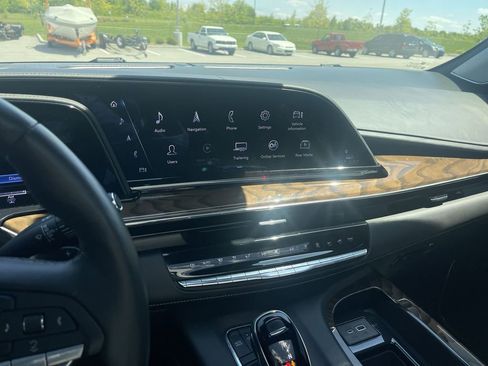 Used 2023 Cadillac Escalade Sport Platinum w/ LPO, ONYX Package AWD/4WD image 18