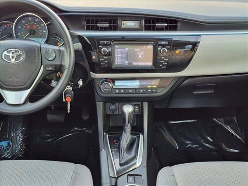 Used 2015 Toyota Corolla LE FWD image 13