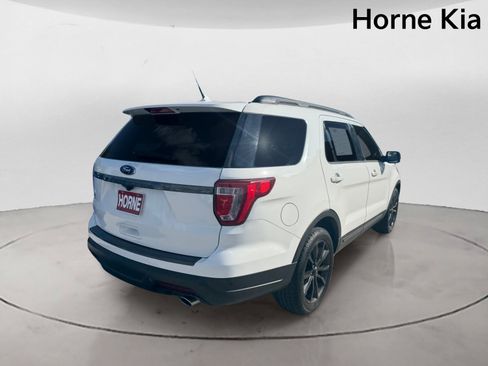 Used 2019 Ford Explorer XLT w/ Equipment Group 202A FWD image 4