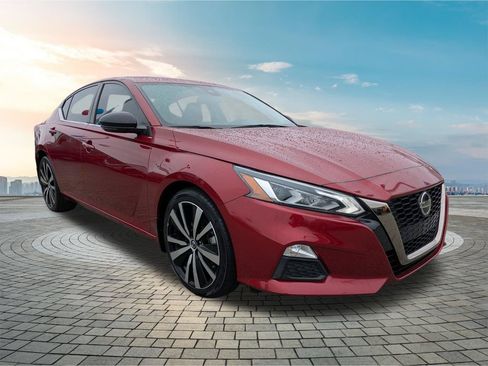 Certified 2021 Nissan Altima 2.5 SR w/ SR Premium Package FWD image 2