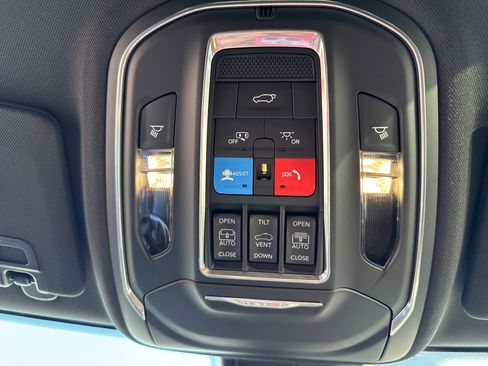 New 2025 Jeep Grand Cherokee Limited image 11