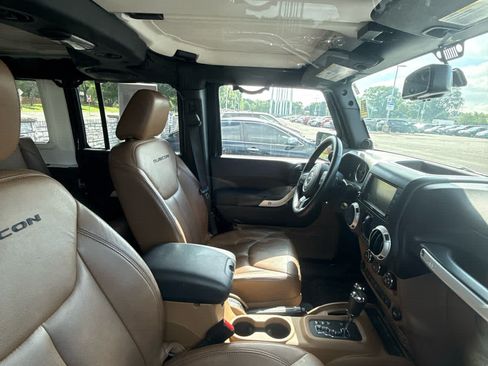 Used 2014 Jeep Wrangler Unlimited Rubicon AWD/4WD image 12