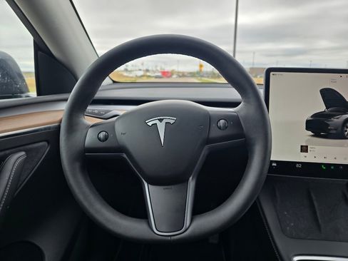 Used 2023 Tesla Model Y Long Range AWD/4WD image 25