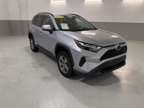 Used 2024 Toyota RAV4 XLE FWD image 4