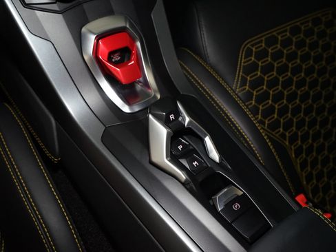 Used 2019 Lamborghini Huracan LP 580-2 RWD image 17