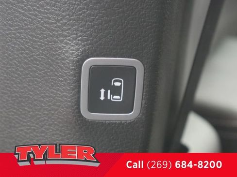 New 2026 Chrysler Pacifica Select image 39