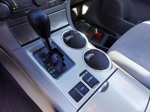 Used 2012 Toyota Highlander FWD image 17