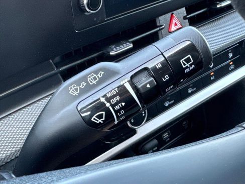 Used 2025 Kia Sportage LX FWD image 22