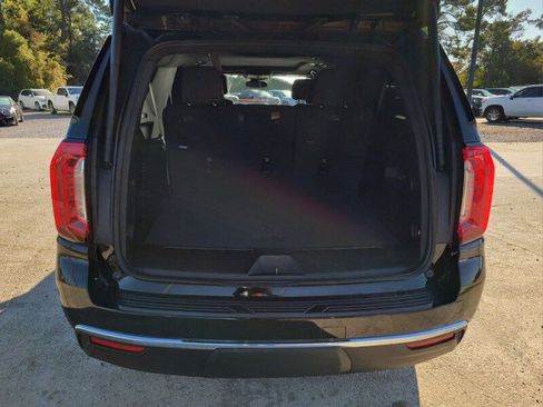 Used 2024 GMC Yukon XL SLT w/ SLT Premium Package image 7