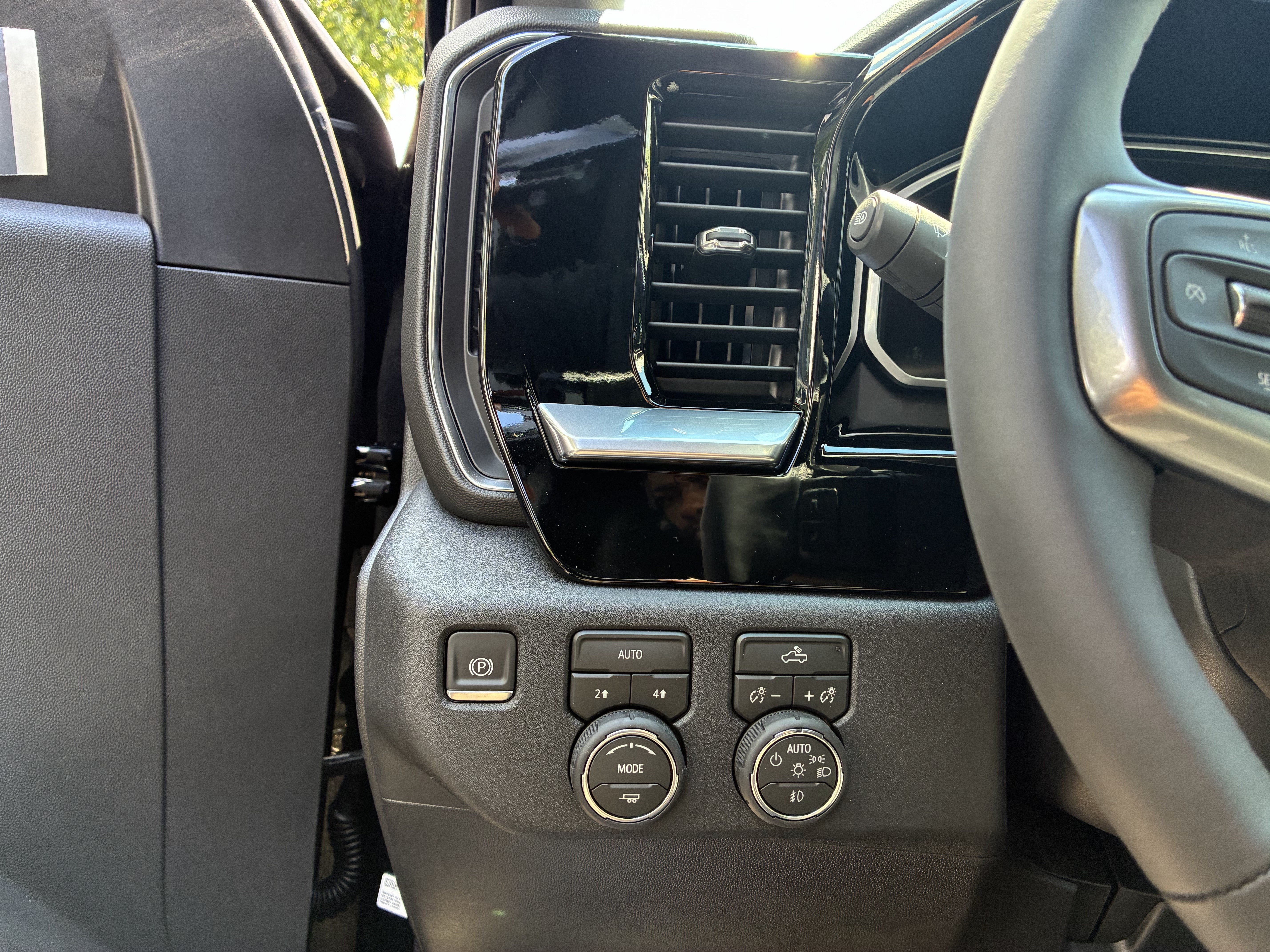 New 2026 Chevrolet Silverado 1500 RST w/ Dark Appearance Package AWD/4WD image 25