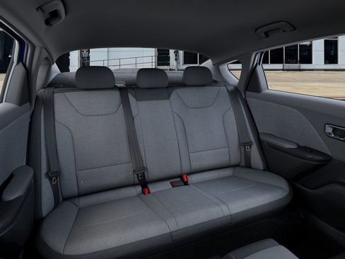 New 2025 Kia K4 LX image 16