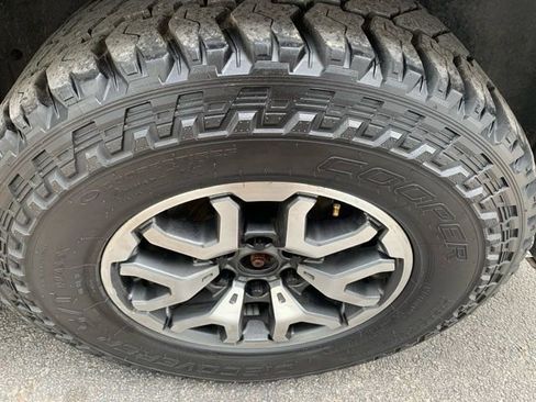 Used 2019 Ford Expedition Max XLT w/ Equipment Group 202A image 9