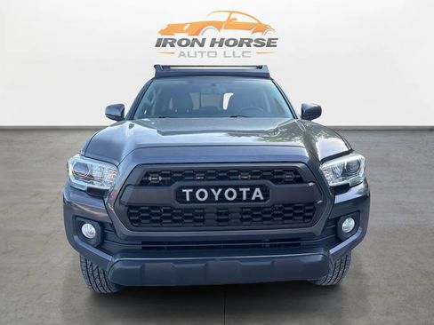 Used 2017 Toyota Tacoma SR5 w/ Tow Package AWD/4WD image 2