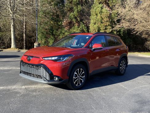 Used 2023 Toyota Corolla Cross SE image 5