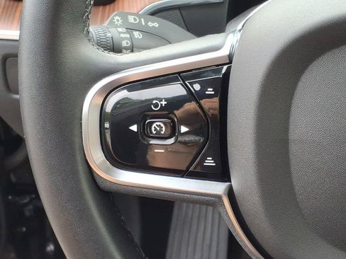 Used 2024 Volvo XC60 B5 Plus w/ Climate Package AWD/4WD image 25