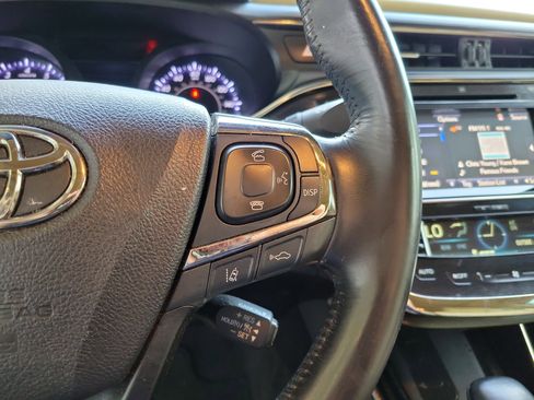 Used 2017 Toyota Avalon Limited image 18