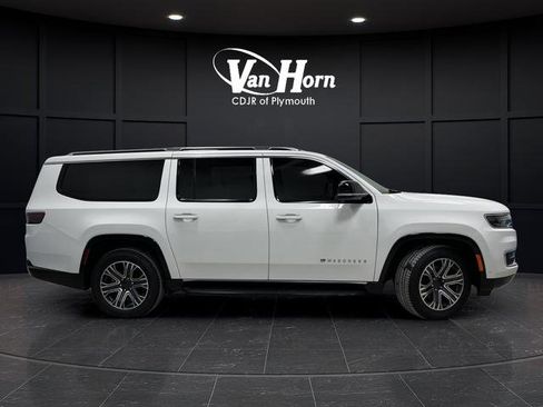 Used 2024 Jeep Wagoneer L 4WD w/ Premium Group I image 2