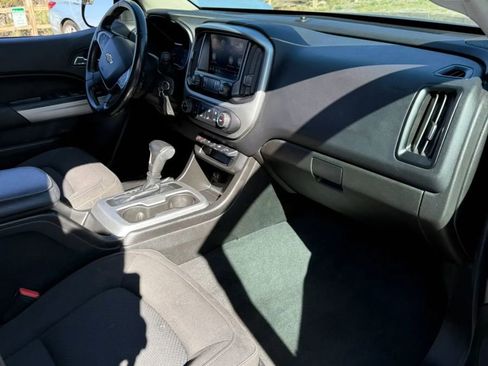 Used 2021 Chevrolet Colorado LT AWD/4WD image 9