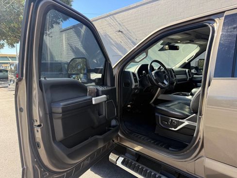 Used 2019 Ford F350 Lariat w/ Lariat Ultimate Package image 40
