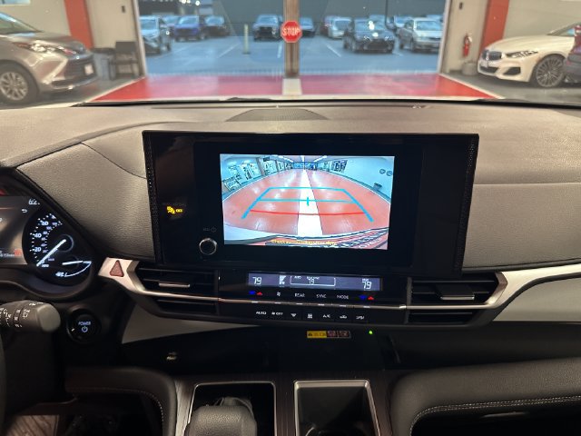 Certified 2025 Toyota Sienna LE FWD image 21