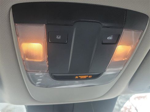 Used 2023 Kia Sorento LX image 32