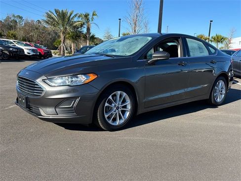 Used 2020 Ford Fusion SE image 2