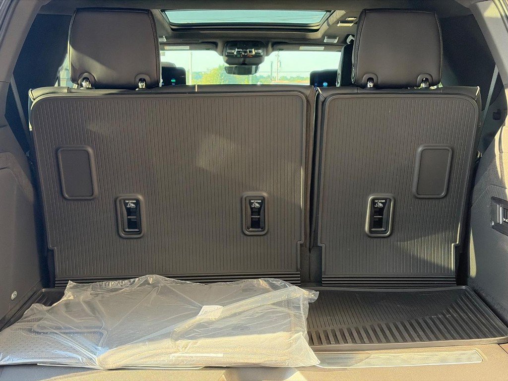 New 2026 Cadillac Escalade V w/ LPO, ONYX Package AWD/4WD image 5