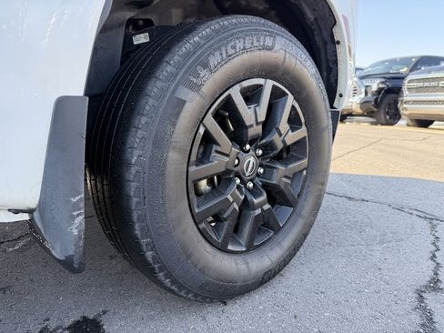 Used 2023 Nissan Frontier SV w/ Midnight Edition Package image 31
