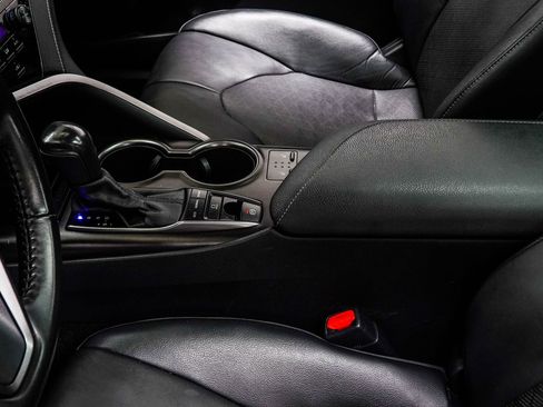 Used 2021 Toyota Camry XSE FWD image 19