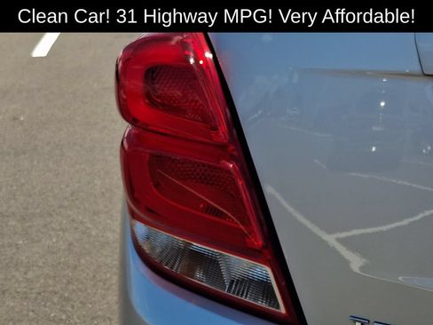 Used 2019 Chevrolet Trax LT w/ LT Convenience Package FWD image 28