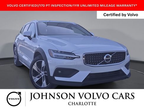 Certified 2025 Volvo V60 B5 Cross Country Plus AWD/4WD image 1
