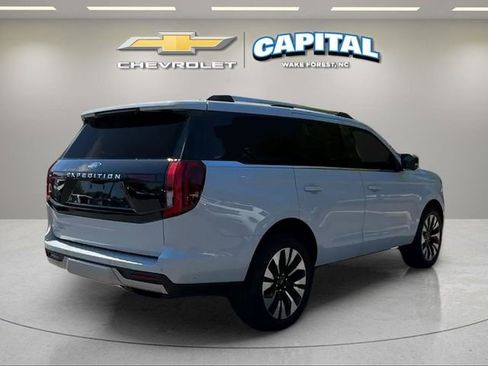Used 2025 Ford Expedition Platinum w/ Driver's Package AWD/4WD image 5