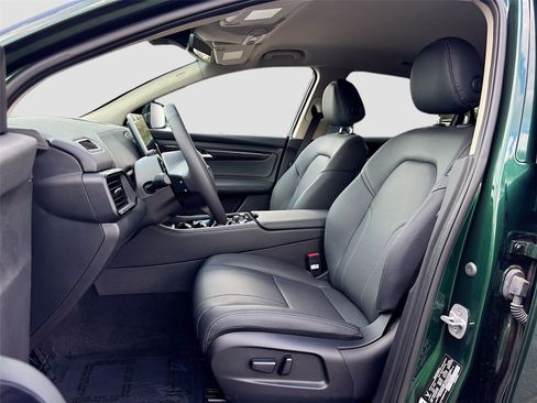 New 2025 VinFast VF 8 Eco image 21