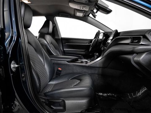 Used 2021 Toyota Camry SE image 32